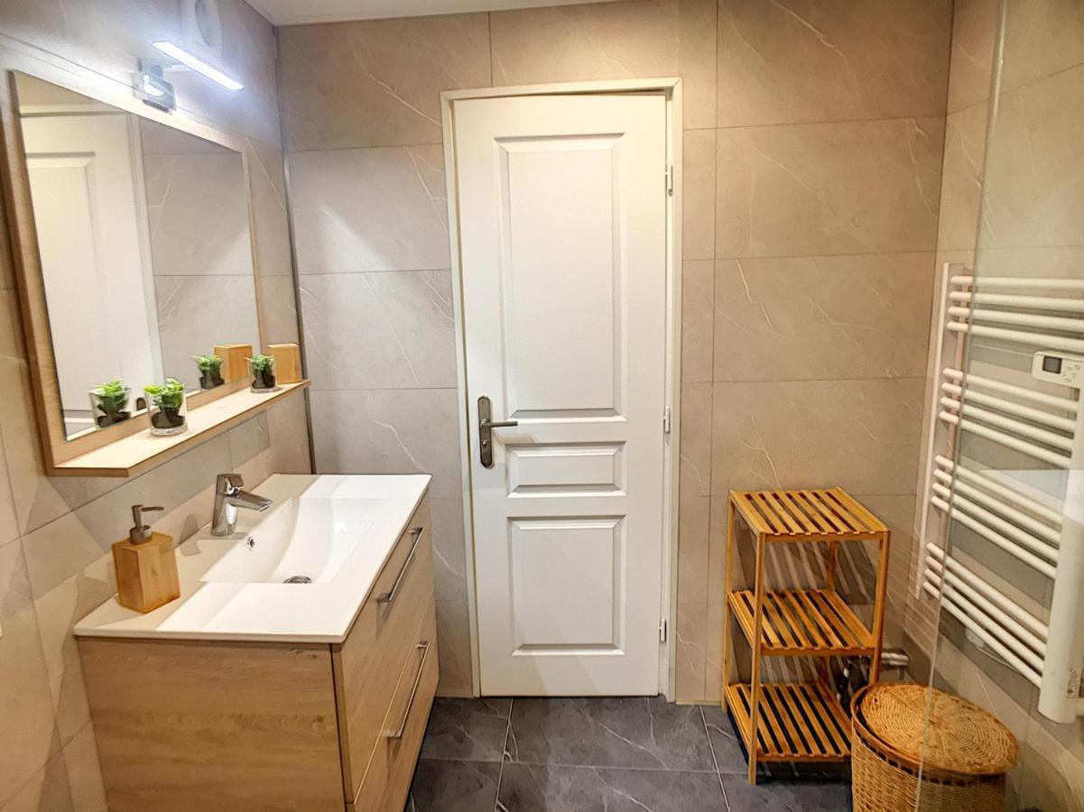Vieux Nice- Bel Appart 3p, 5pax, Wifi Doglio * Nizza